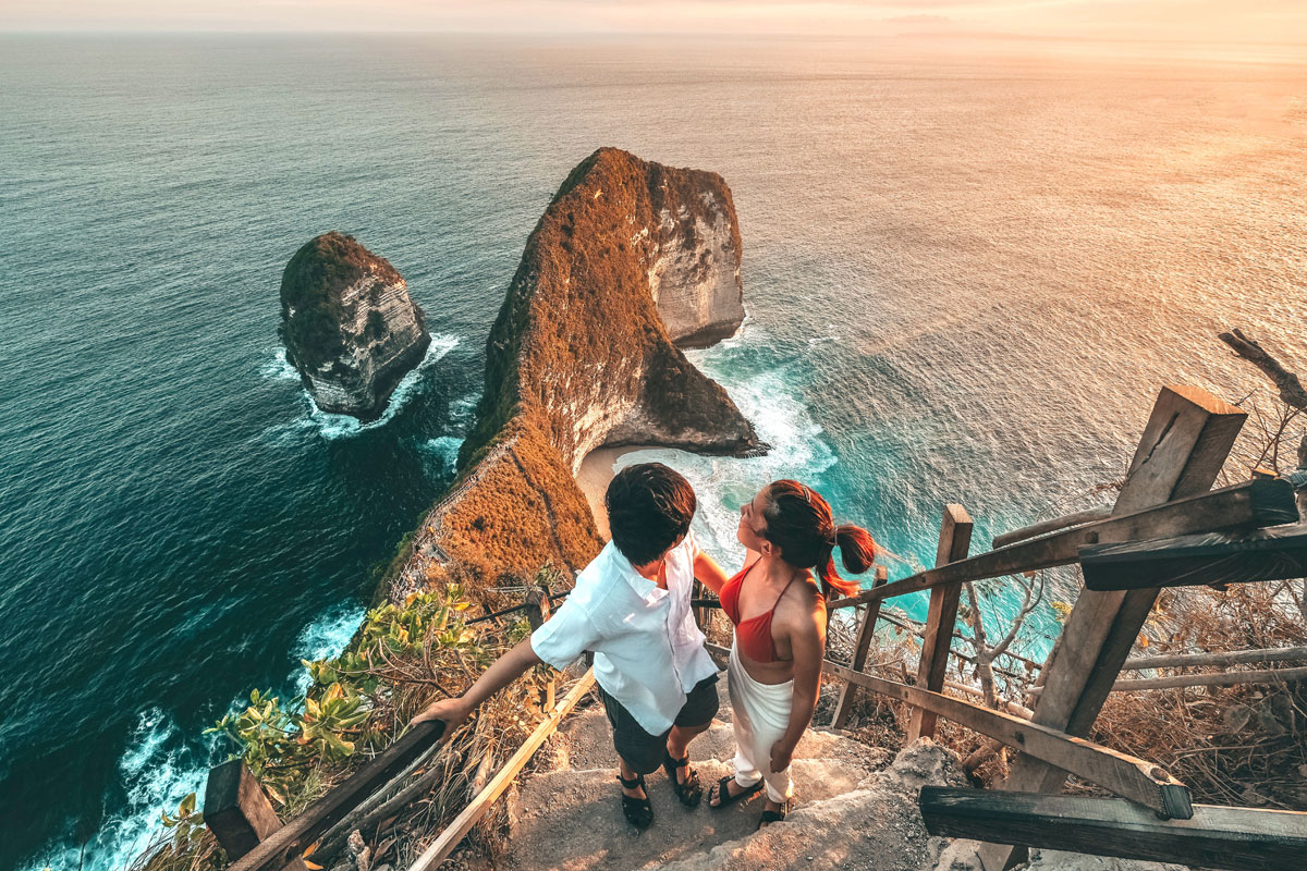 Traveller visiting ice cave with amazing eye-catching scenes - Image 1